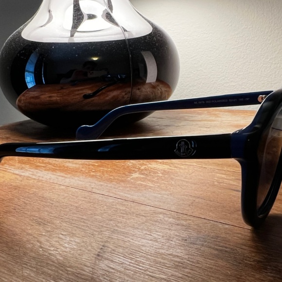 Moncler sunglasses - Picture 7 of 7